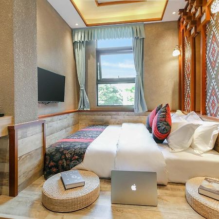 Zou Qu Ye Travel Hotel Chongqing Exterior foto